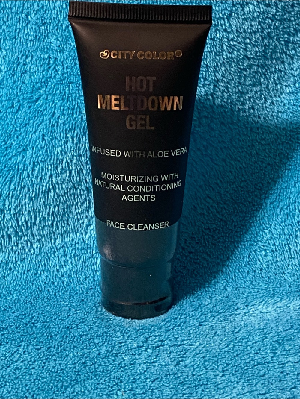 City Color Hot Meltdown Gel Face Cleanser - Black